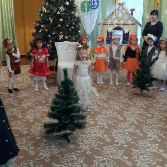 Утренник посвященный празднику "Новый год" прошел в нашей группе.