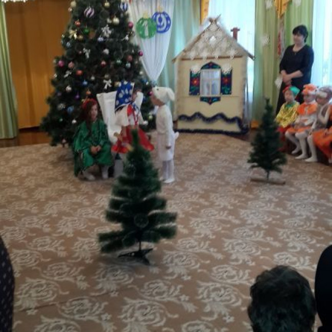 Утренник посвященный празднику "Новый год" прошел в нашей группе.