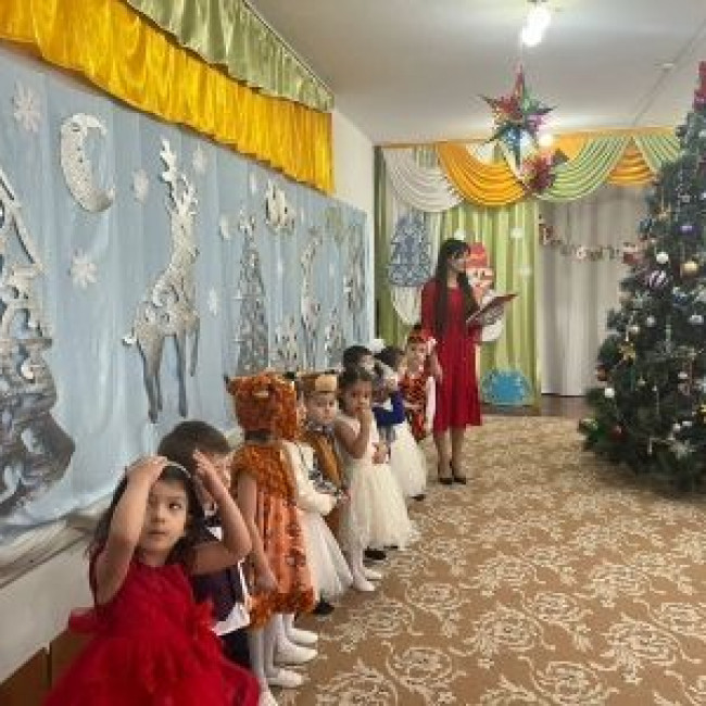 Новогодний утренник во второй младшей "Б" группе на тему: Вместе встретим новый год