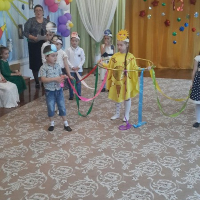 Праздник ко "Дню космонавтики".