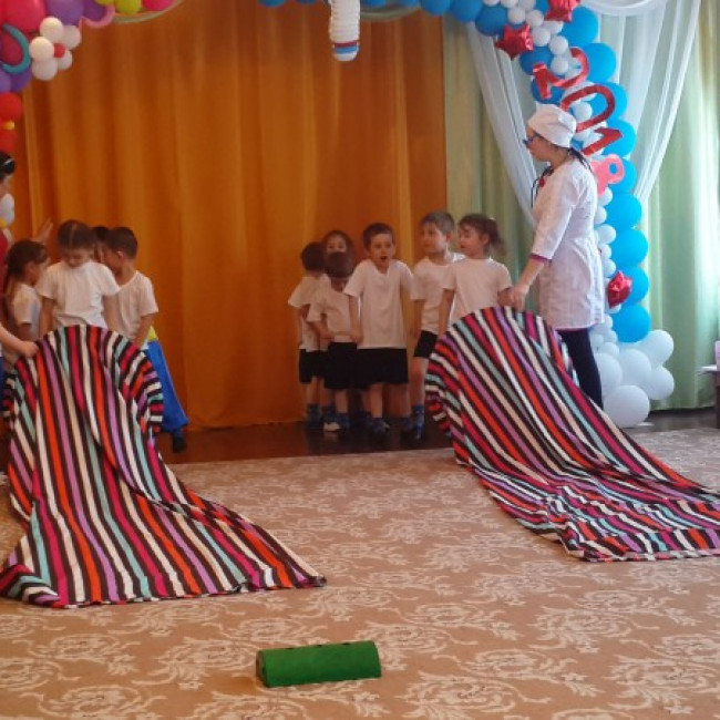 Праздник посвященный Дню здоровья. Ответственная за организацию праздника-Исбатова А.К.