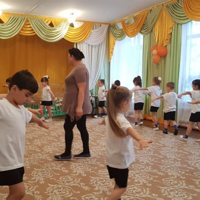 Открытое занятие по физической культуре в старшей "А"на тему : "Туристический поход!"