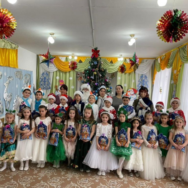 Новогодний утренник во второй младшей группе на тему Весёлый Новый год