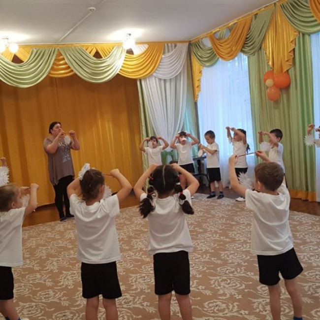 Открытое занятие по физической культуре в старшей "А"на тему : "Туристический поход!"