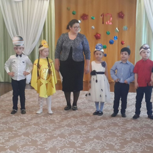 Праздник ко "Дню космонавтики".