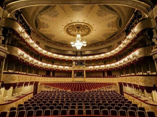 Learning English through theatre