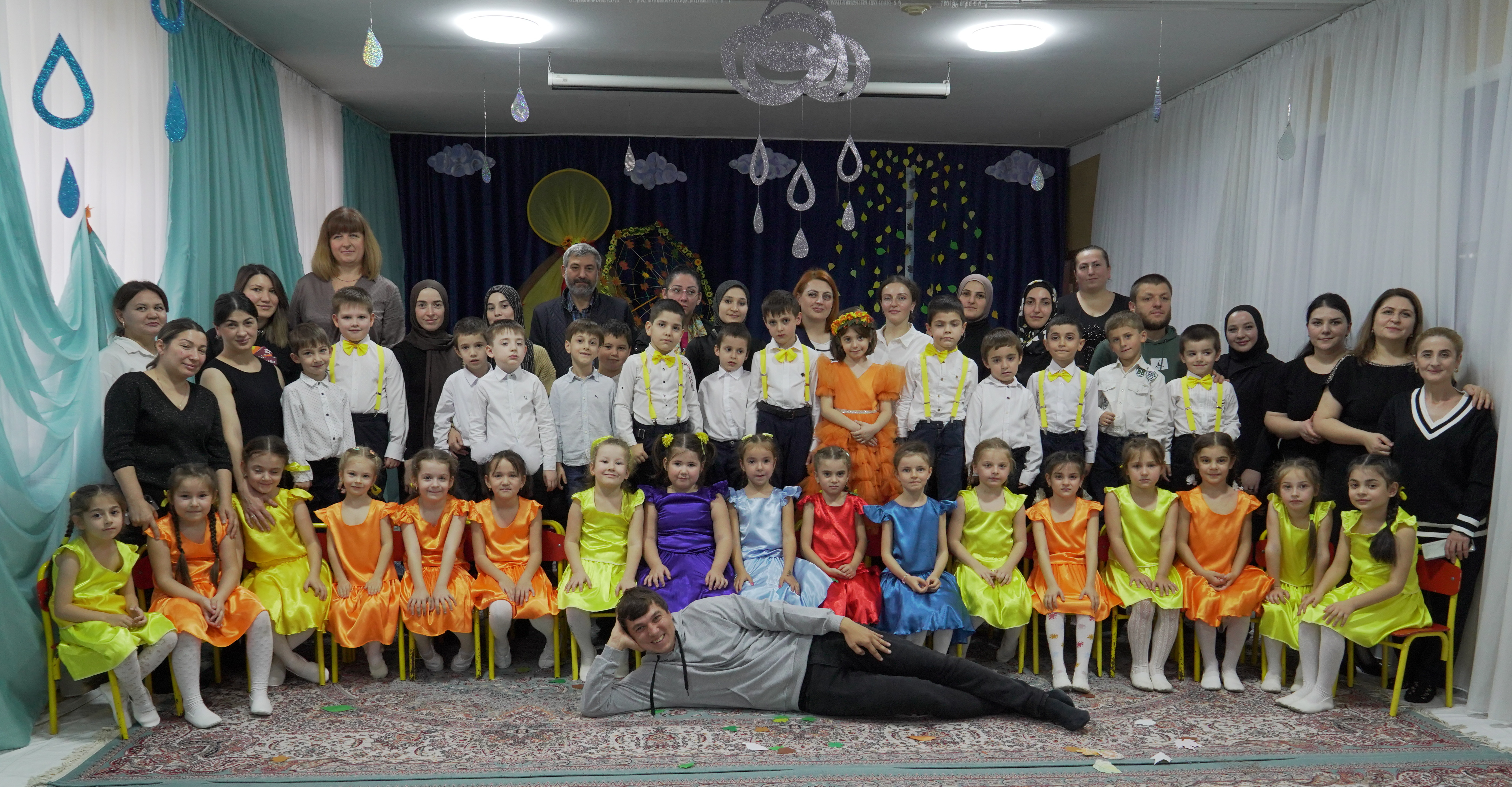 Сценарий праздника в подготовительной  к школе группы  «Золотая осень»