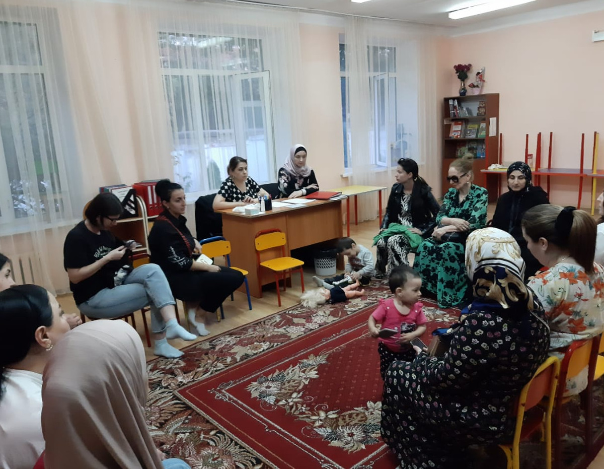 Родительское собрание  в подготовительной группе « Скоро в школу»