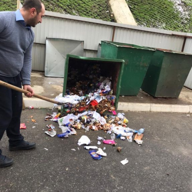 Акция "Спасём город от мусорного коллапса!"