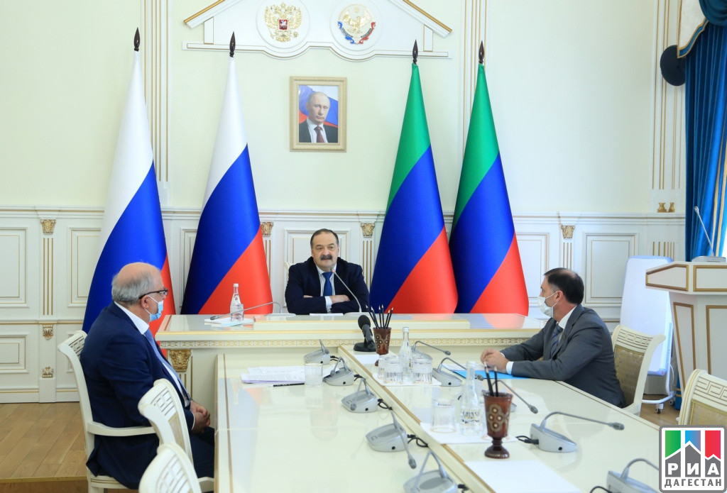 Сергей Меликов провел заседание оргкомитета по подготовке к празднованию 100-летия ДАССР Сергей Меликов провел заседание оргкомитета по подготовке к празднованию 100-летия ДАССР