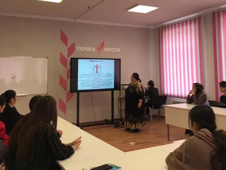 В рамках работы Школьной службы примирения педагогом-психологом Бедаловой Л.А. и заместителем директора по УВР Шафиевой Н.Э. были проведены классные часы в 9 , 11 классе "Знакомство со службой школьной медиации" В рамках работы Школьной службы примирения педагогом-психологом Бедаловой Л.А. и заместителем директора по УВР Шафиевой Н.Э. были проведены классные часы в 9 , 11 классе "Знакомство со службой школьной медиации"