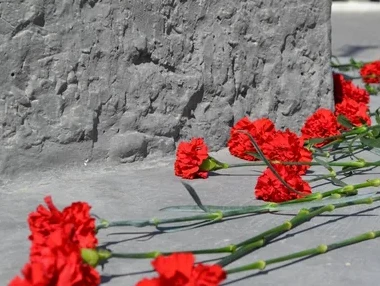 Возложение цветов  9 мая