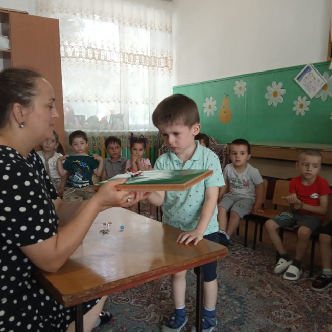 НОД в младшей группе  «Магнит на помощь спешит»