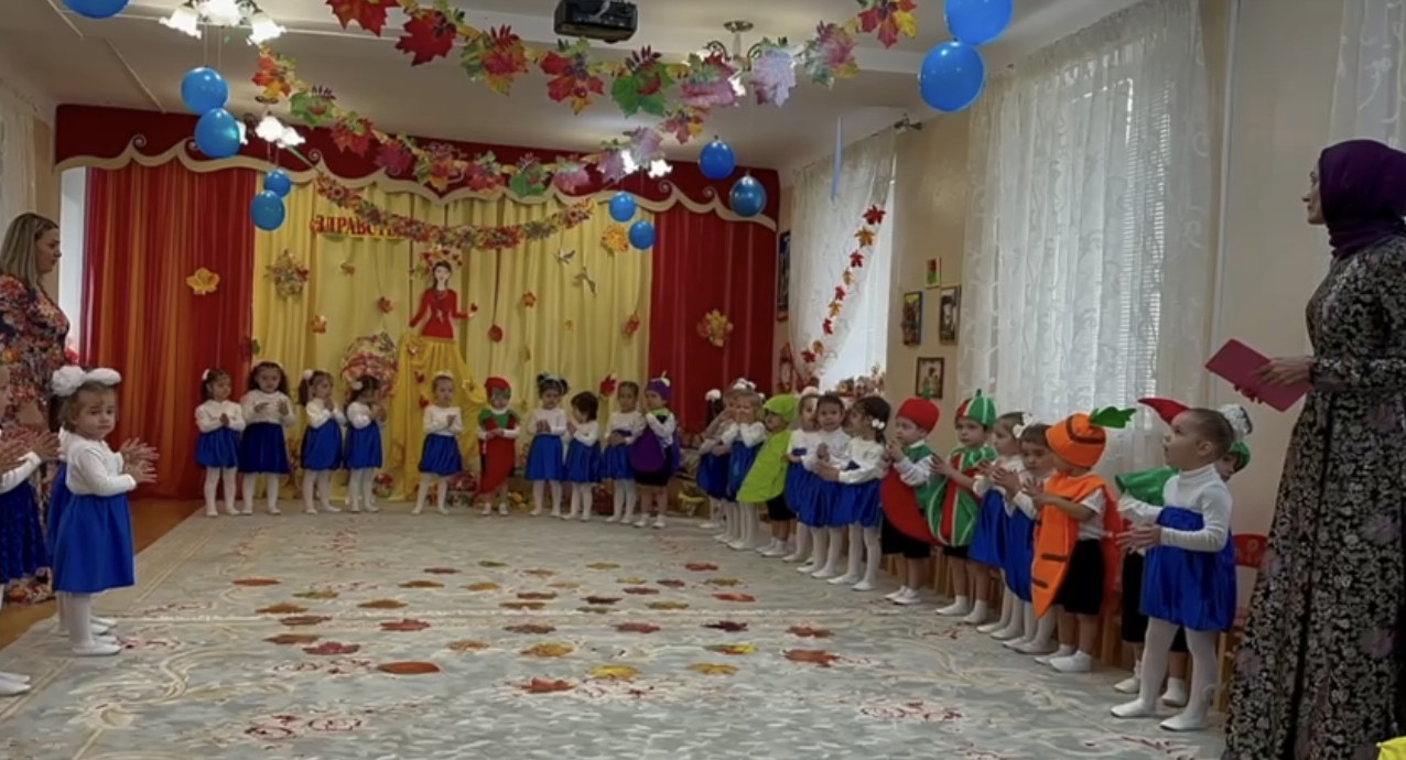 Осенний утренник в младшей группе. Осенний утренник в младшей группе.