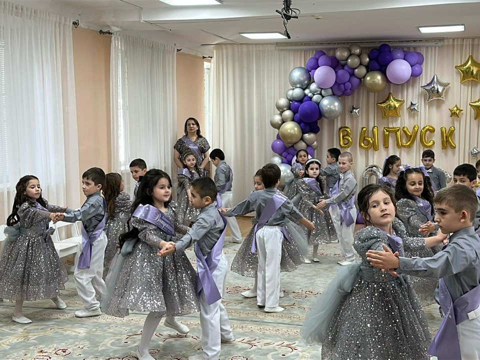 "В добрый, путь, выпускники!"
