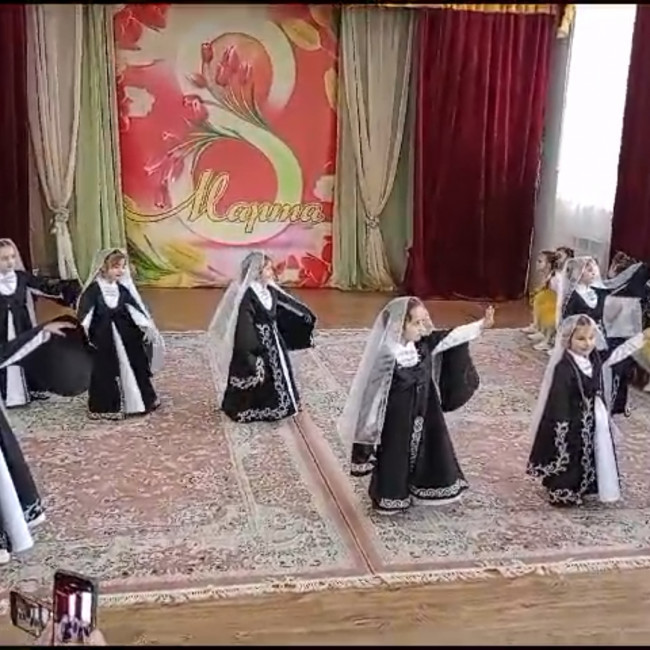 Утренник "Для милых дам"
