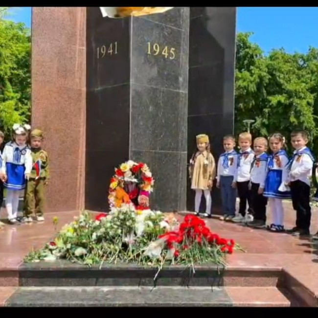 Экскурсия «Возложение цветов к памятнику погибших воинов ВОВ»