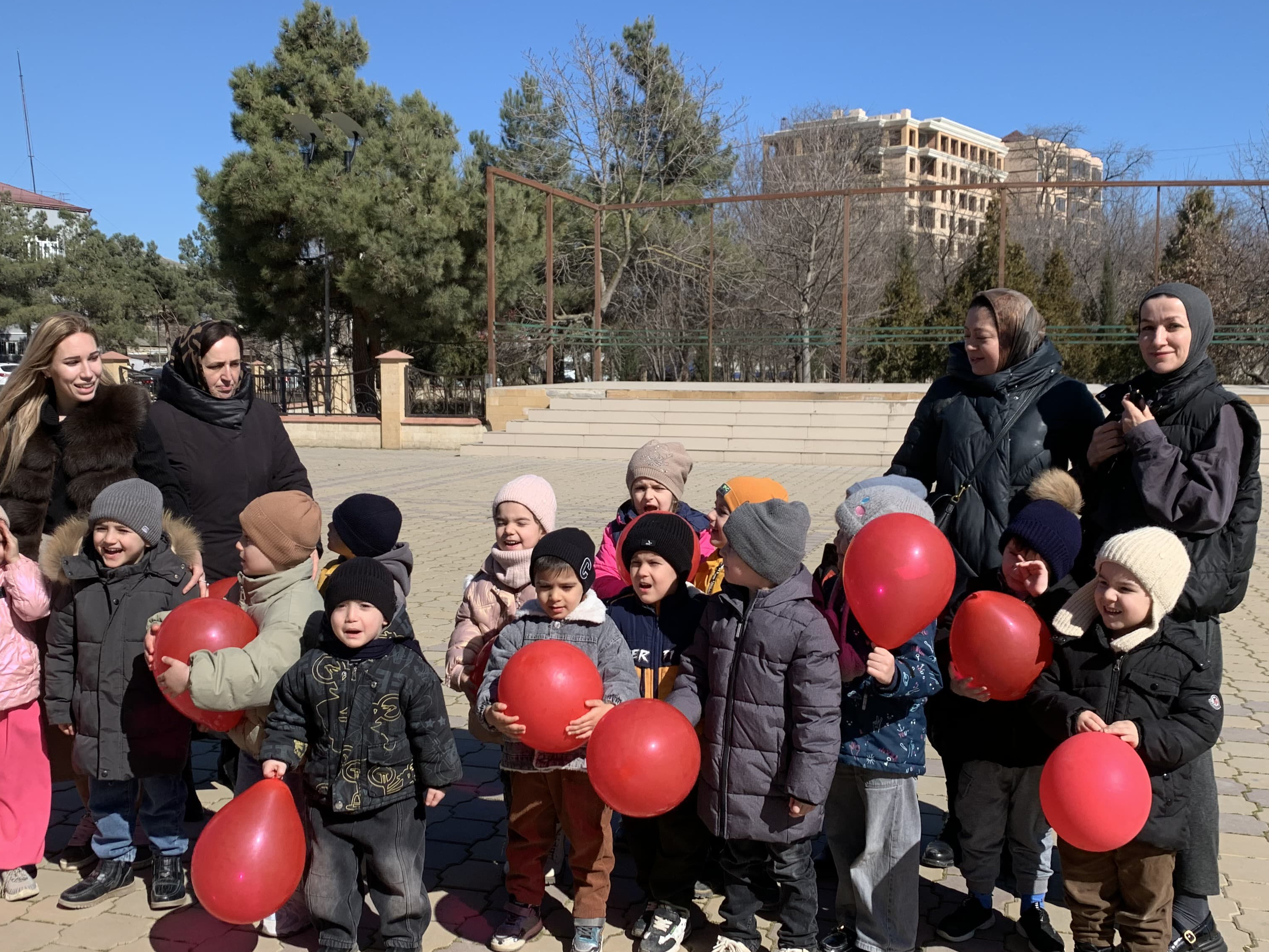 Акция посвященная 8 марта"Шары желаний для мам и бабушек".