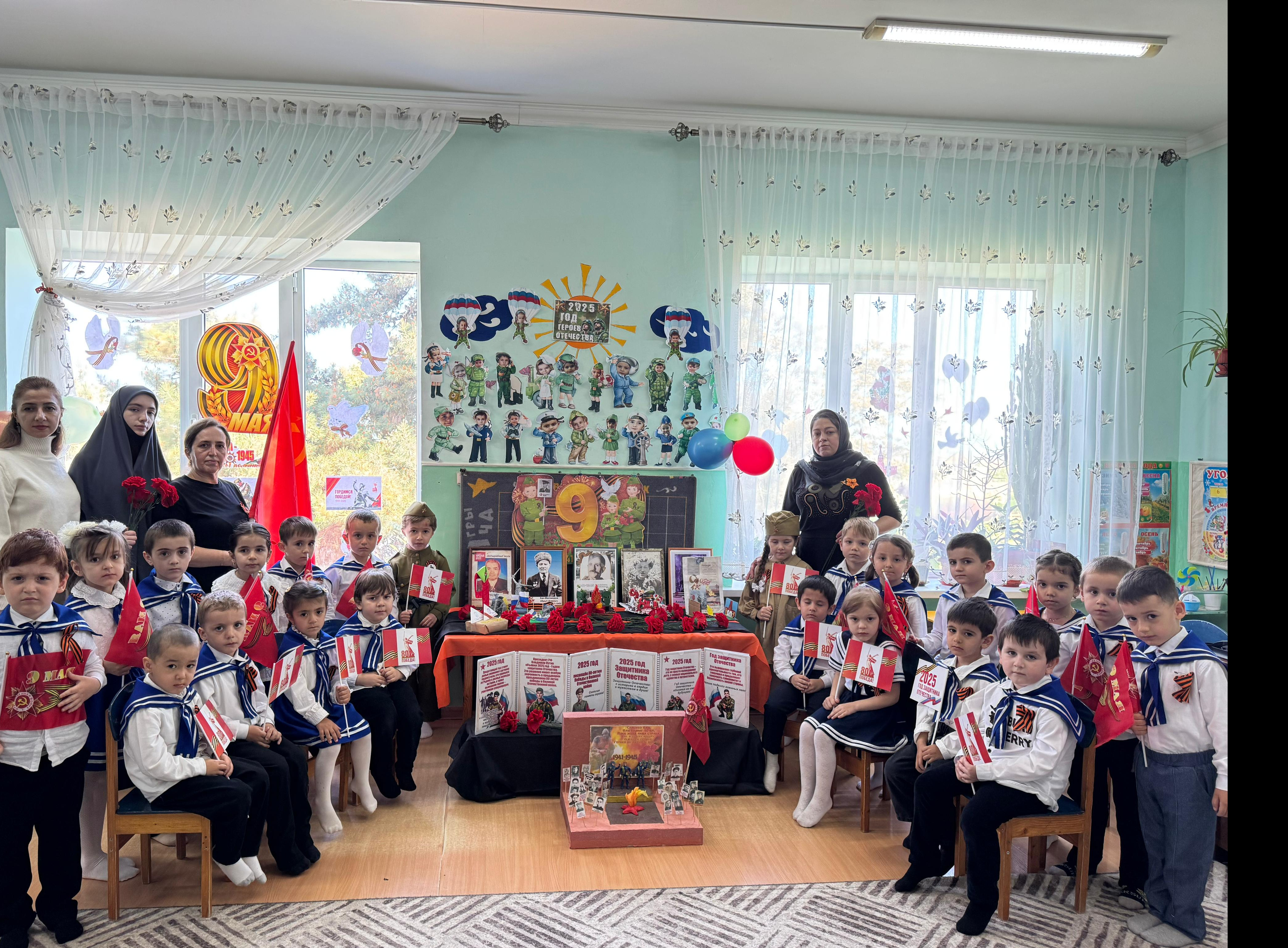 Фотоотчет рисунков и поделок к 9 мая.Приближается великий праздник - День Победы! Это праздник памяти, чести, достоинства, праздник со слезами на глазах. Это слезы радости и скорби одновременно.
