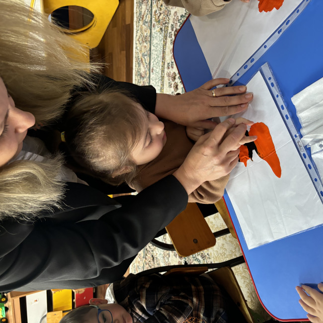 Художественно -эстетическое развитие во 2 гр.раннего возр.2. Рисование. Рисуем символ великой отечественной войны «Георгиевскую ленту». Развитие творчества и воображение для детей от 2 до 7 лет .Мадина Асадулаевна научит детей особым способом рисования, пальчиками не пачкая рук.