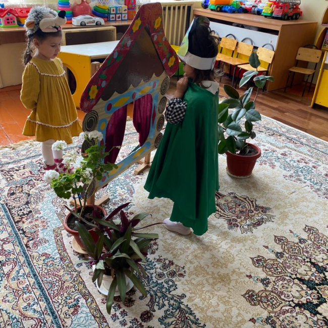 Инсценировка сказки Теремок .Во второй младшей группе 2 .Воспитатель Пириева Мадина Асадулаевна