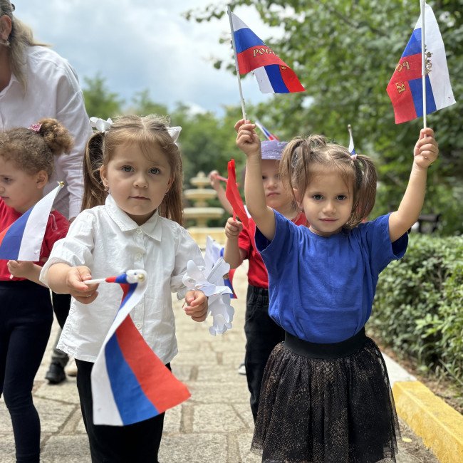 Развлечение к дню России с 2 группы раннего возраста 2, в городском парке