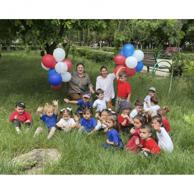 Развлечение к дню России с 2 группы раннего возраста 2, в городском парке