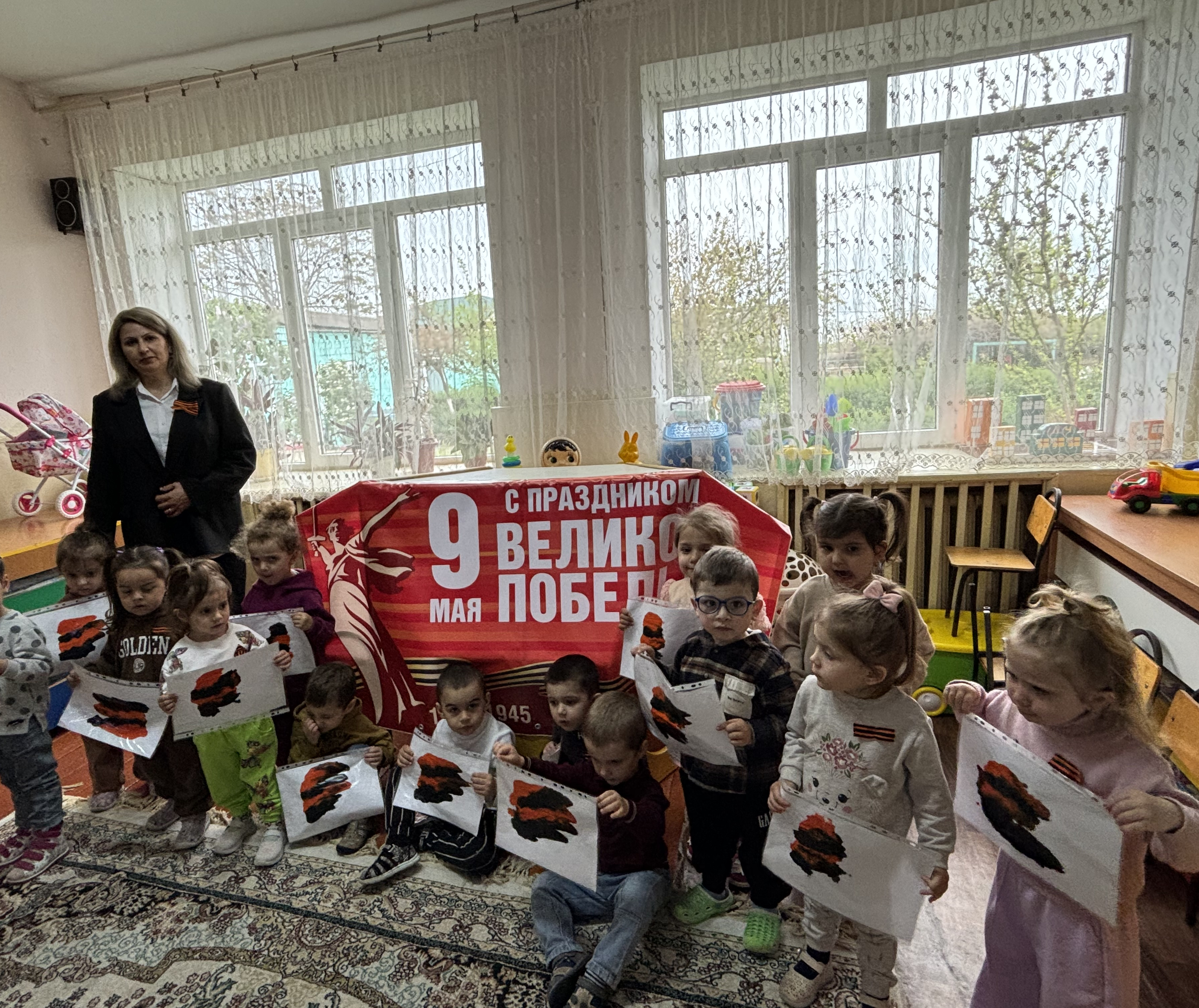 Художественно -эстетическое развитие во 2 гр.раннего возр.2. Рисование. Рисуем символ великой отечественной войны «Георгиевскую ленту». Развитие творчества и воображение для детей от 2 до 7 лет .Мадина Асадулаевна научит детей особым способом рисования, пальчиками не пачкая рук.