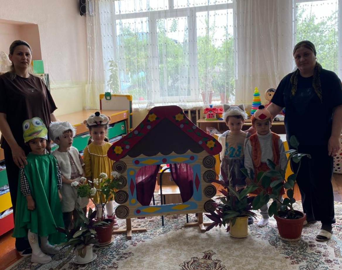 Инсценировка сказки Теремок .Во второй младшей группе 2 .Воспитатель Пириева Мадина Асадулаевна