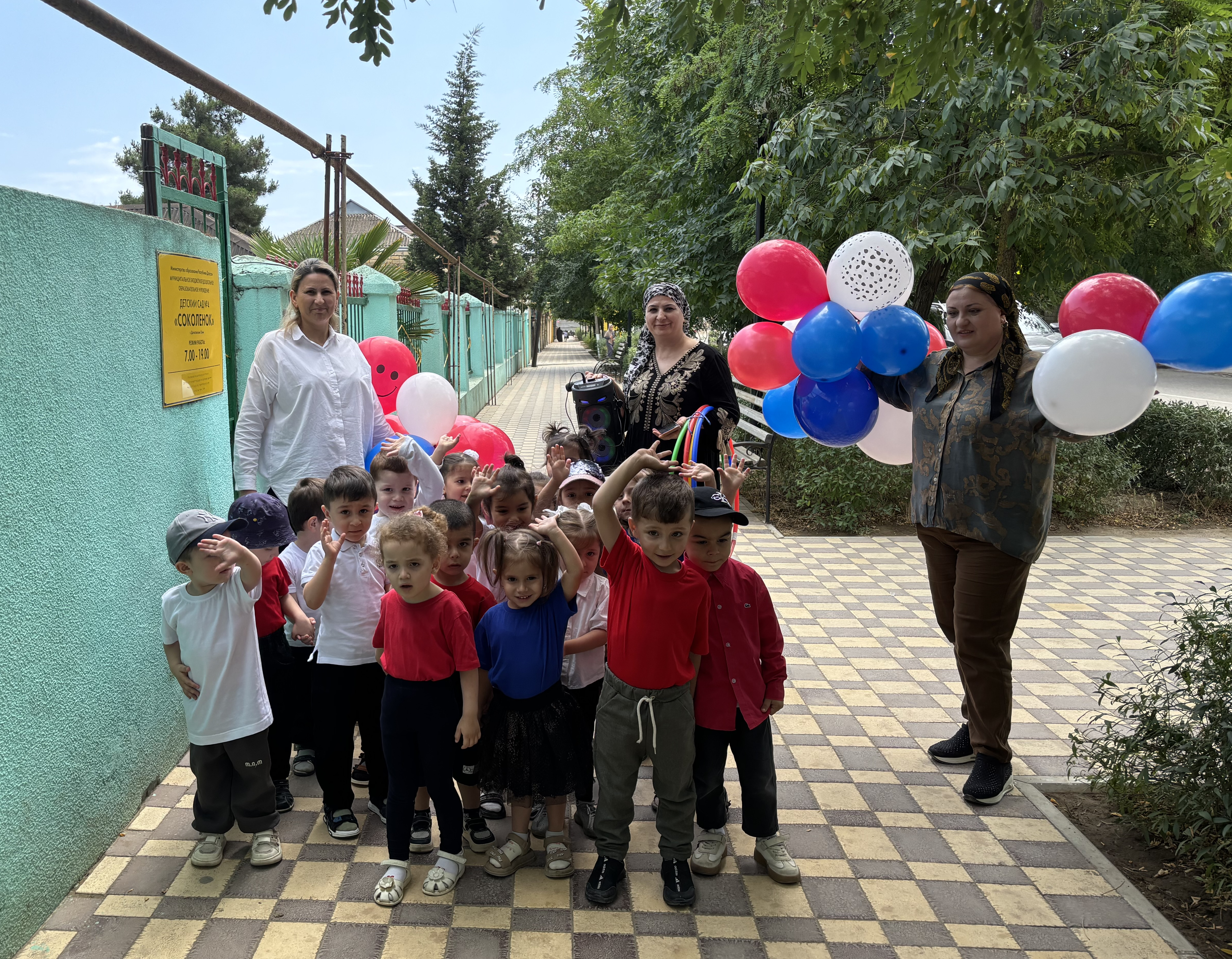 Развлечение к дню России с 2 группы раннего возраста 2, в городском парке