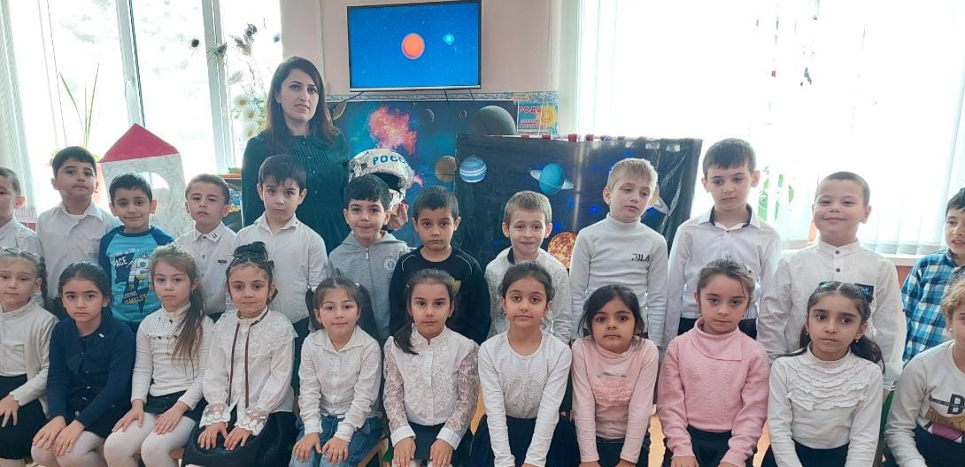 ДЕНЬ КОСМОНАВТИКИ В ПОДГОТОВИТЕЛЬНОЙ ГРУППЕ