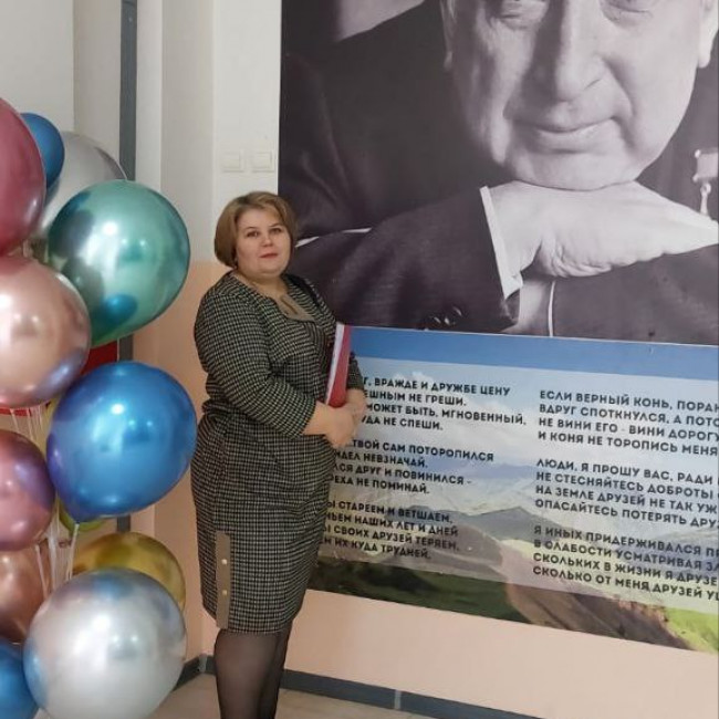 Приняла участие в республиканском конкурсе "Науки юношей питают " с педагогическим проектом "День Победы "в г.Махачкала, получив Диплом финалиста. Поздравляем педагога и желаем дальнейших успехов!
