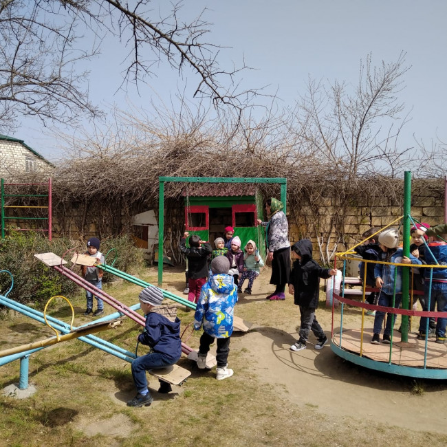 ПРОГУЛКА ПО УЧАСТКАМ ДЕТСКОГО САДА