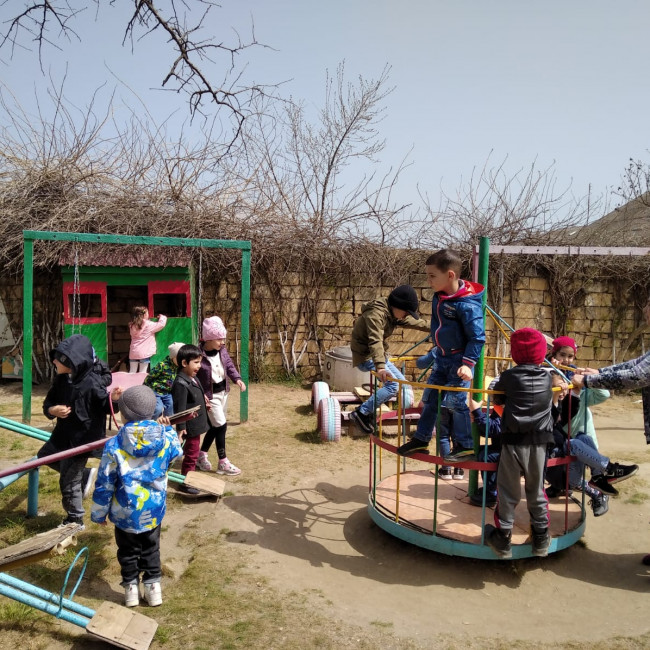 ПРОГУЛКА ПО УЧАСТКАМ ДЕТСКОГО САДА