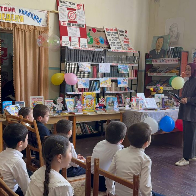 Неделя детской и юношеской книги в МКУ "ЦБС"городская библиотека .Воспитанники старшей группы№3.