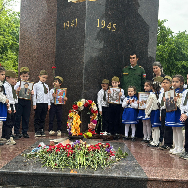 КВН"Никто не забыт,ничто не забыто".Цель:рассказать историю ВОВ.,воспитывать патриотические чувства к своей Отчизне.