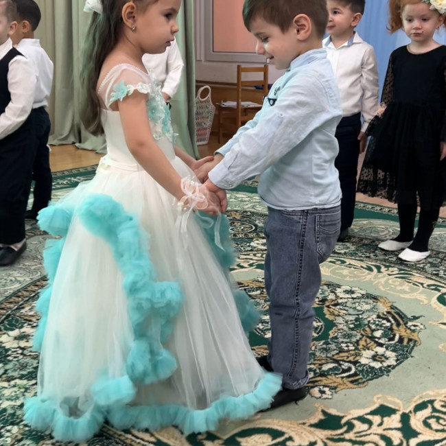 Утренник 8 Марта в мл.гр.2"Золотой  ключик".Цель: развитие творческих способностей средствами музыки и театрализации; воспитание любви к маме через музыкально - игровую деятельность ; создание праздничного настроения ,активизировать действия детей на празднике.