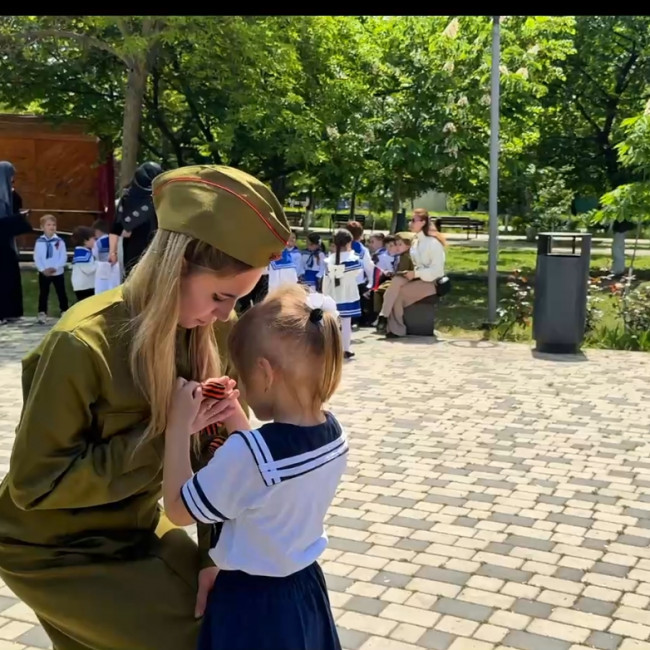 Акция,, Передай георгиевскую ленту" с целью закрепления у подрастабщего поколения чувств патриотизма, чувства гордости за героизм предков, ветеранов ВОВю