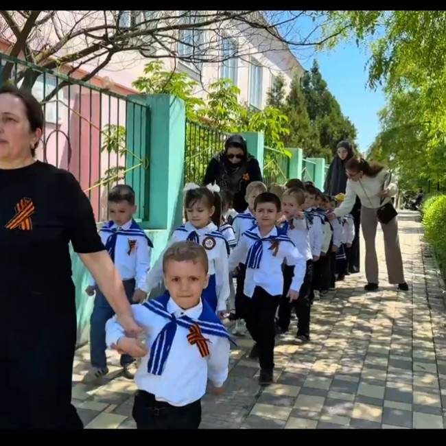 Акция,, Передай георгиевскую ленту" с целью закрепления у подрастабщего поколения чувств патриотизма, чувства гордости за героизм предков, ветеранов ВОВю