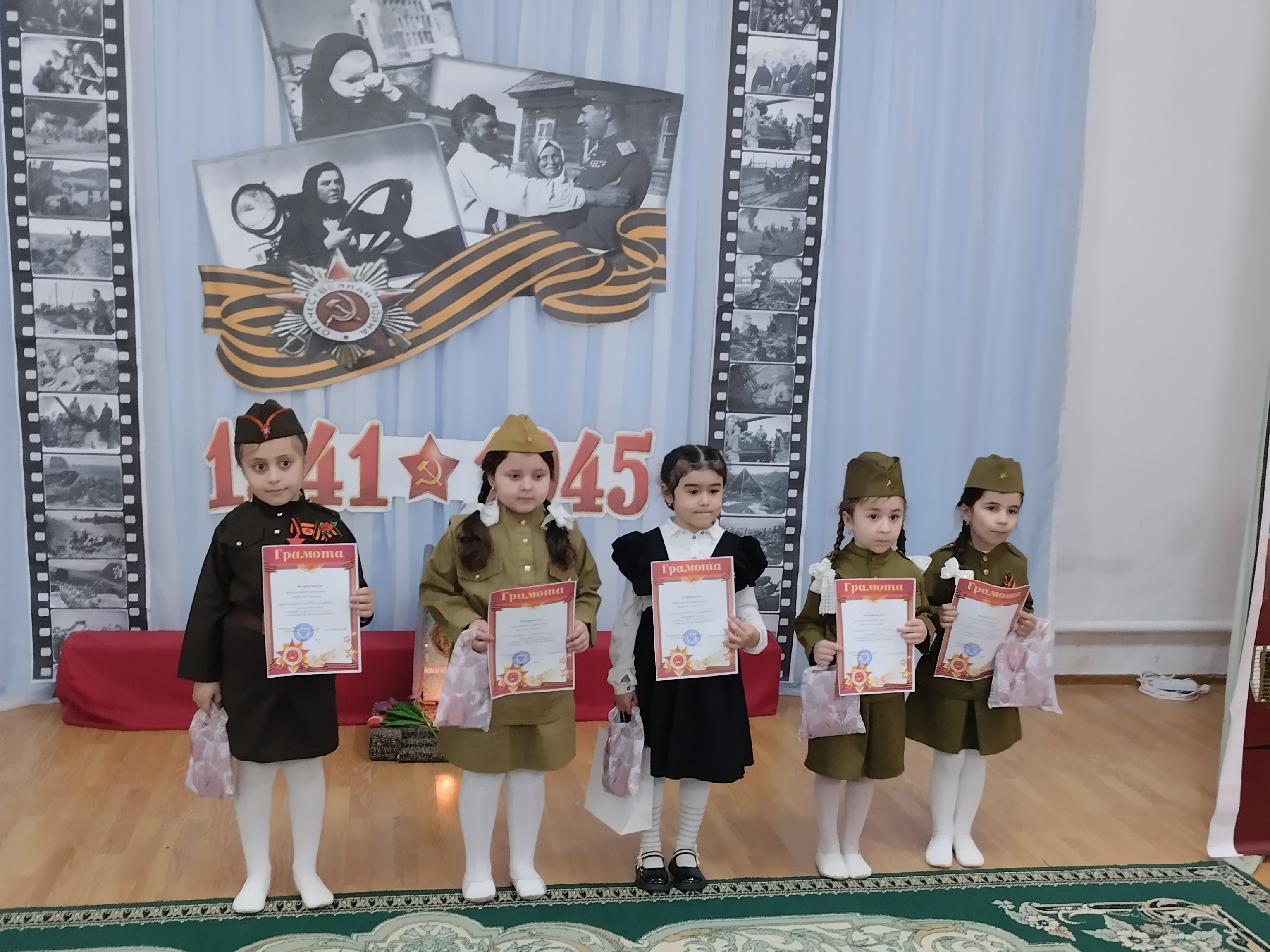 Конкурс чтецов к 80-летию Победы стих."Как надоели войны на свете""