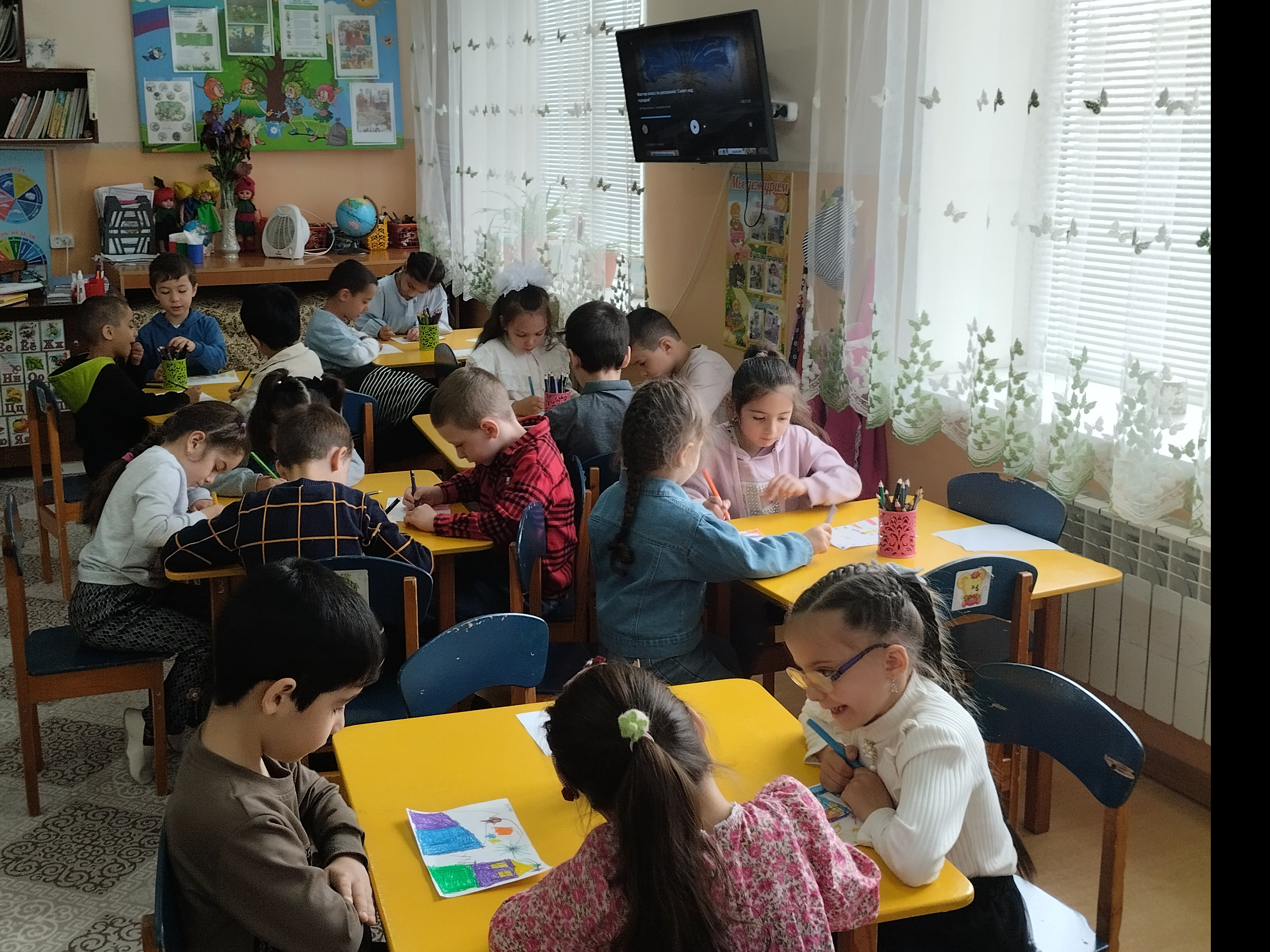 Рисование " Салют над городом"